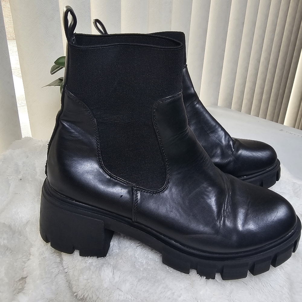 ASOS DESIGN Wide Fit Adjust chunky chelsea‎ boots in black - Picture 2 of 13